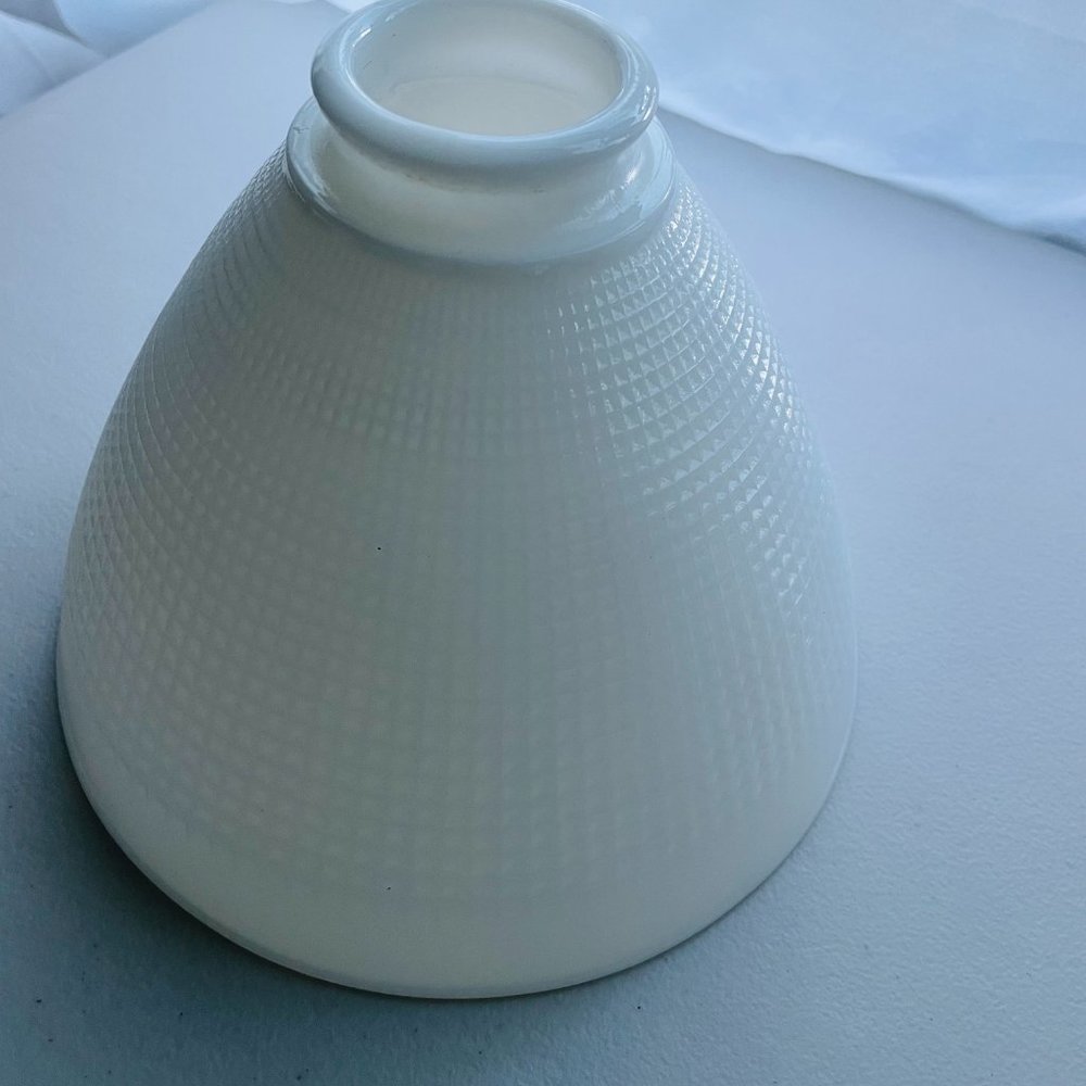 Vintage 8" White Milk Glass Retro Diffuser Lamp Shade 2 ¼" Fitter like new - Picture 4 of 5